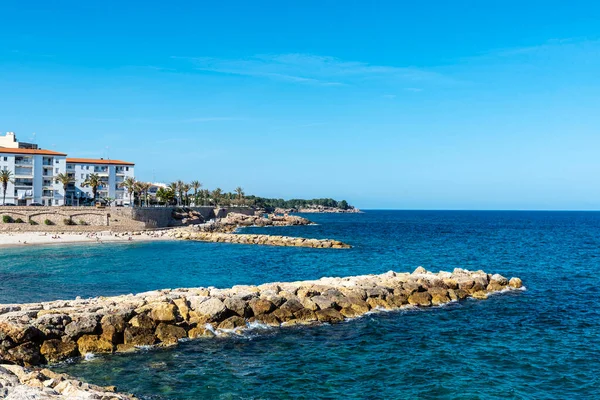 Praia Quebra Mares Com Pessoas Redor Ametlla Mar Tarragona Catalunha — Fotografia de Stock