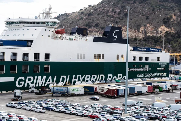 Barcelona Spain April 2023 Grimaldi Hybrid Cargo Ship Moored Loading — Stock Photo, Image