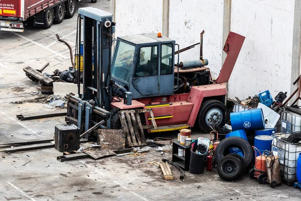 Barselona Spanya Nisan 2023 Hurda Metal Kırık Bir Forklift Veya — Stok fotoğraf