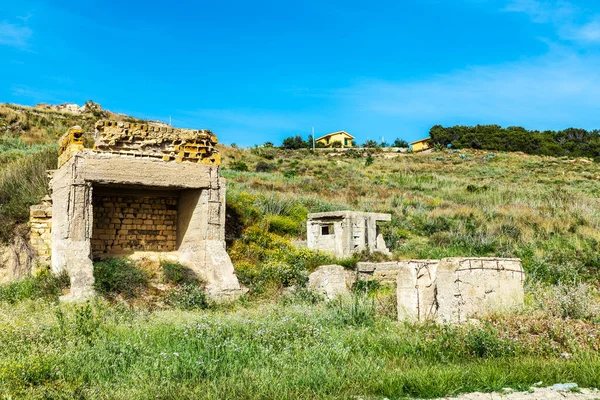第二次世界大戦のバンカーの遺跡ピアナ グランデ ビーチでAgrigento シチリア島 イタリア — ストック写真