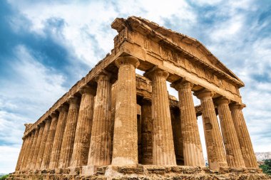Valle dei Templi 'deki Concordia Tapınağı ya da Tapınaklar Vadisi, Agrigento, Sicilya, İtalya