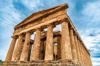 Valle dei Templi 'deki Concordia Tapınağı ya da Tapınaklar Vadisi, Agrigento, Sicilya, İtalya