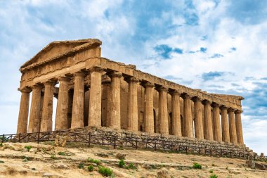 Valle dei Templi 'deki Concordia Tapınağı ya da Tapınaklar Vadisi, Agrigento, Sicilya, İtalya