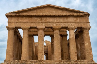 Valle dei Templi 'deki Concordia Tapınağı ya da Tapınaklar Vadisi, Agrigento, Sicilya, İtalya