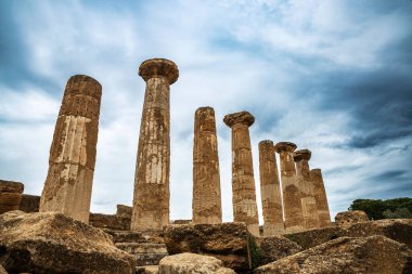 Herkül Tapınağı veya Valle dei Templi 'deki Herkül Tapınağı veya Tapınaklar Vadisi, Agrigento, Sicilya, İtalya