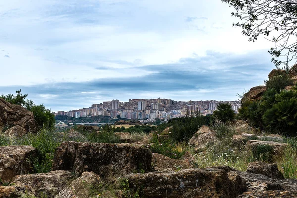 Die Stadt Agrigent Vom Tal Der Tempel Aus Gesehen Oder — Stockfoto