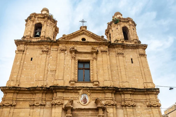 Eski Agrigento, Sicilya, İtalya 'daki San Francesco di Paola Kilisesi cephesi,