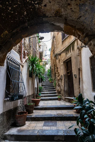 Rue Étroite Avec Escaliers Vieille Ville Agrigente Sicile Italie — Photo