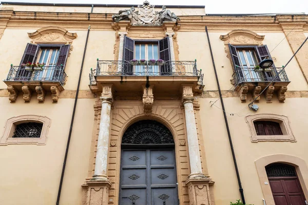 Fasad Den Gamla Klassiska Vescovile Palatset Gamla Stan Agrigento Sicilien — Stockfoto