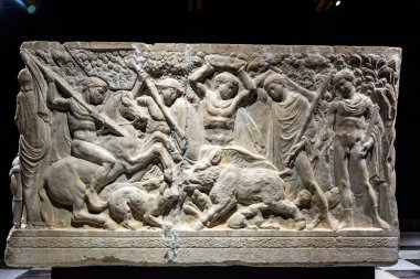 Agrigento, Sicilya, İtalya 'daki eski Agrigento kasabasındaki Saint Gerland Katedrali' nden Hippolytus ve Phaedra adlı lahit.,