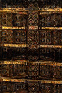 İtalya 'nın Sicilya kentindeki eski Agrigento kasabasındaki Aziz Gerland Katedrali' nin eski dekore edilmiş tavanı.,