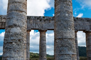 İtalya 'nın Sicilya eyaletinin Trapani ilindeki Doric tapınağı.