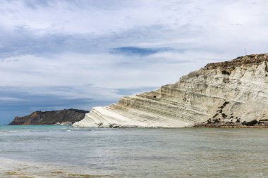 Scala dei Turchi 'nin panoramisi veya Türklerin Merdiveni veya Türk Merdivenleri, İtalya' nın Sicilya kentindeki Realmonte sahilinde marl tarafından oluşturulan kayalık uçurum.