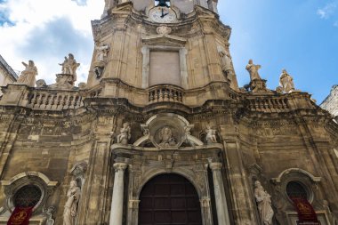 İtalya 'nın Sicilya eyaletinin Marsala kentindeki Araf Kilisesi ya da Chiesa Del Purgatorio cephesi,