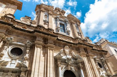 Eski Marsala, Trapani, Sicilya, İtalya 'daki Corso Vittorio Emanuele caddesindeki Cizvit ya da Gesuiti koleji kilisesi cephesi ya da Immacolata al Collegio cephesi.,