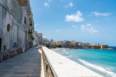 Marsala, Trapani, Sicilya, İtalya 'daki sahil ve gezinti güvertesi