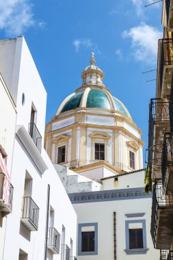 Eski Marsala, Trapani, Sicilya, İtalya 'daki San Francesco Assisi kilisesi ve manastırı.,