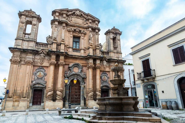 Marsala Italien Mai 2023 Brunnen Und Fassade Der Fegefeuer Kirche Stockbild