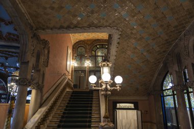 Palau de la Musica Catalana ya da Katalan müzik sarayı, Barcelona, İspanya 'da Lluis Domenech i Montaner tarafından tasarlanan konser salonu.