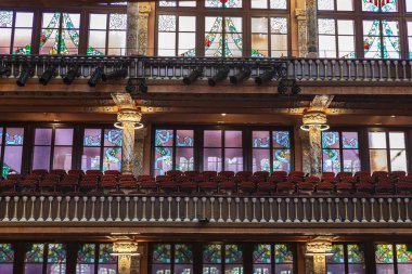 Palau de la Musica Catalana ya da Katalan müzik sarayı, Barcelona, İspanya 'da Lluis Domenech i Montaner tarafından tasarlanan konser salonu.