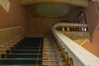 Palau de la Musica Catalana ya da Katalan müzik sarayı, Barcelona, İspanya 'da Lluis Domenech i Montaner tarafından tasarlanan konser salonu.