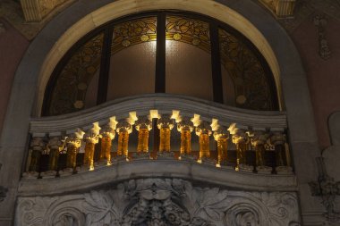 Palau de la Musica Catalana ya da Katalan müzik sarayı, Barcelona, İspanya 'da Lluis Domenech i Montaner tarafından tasarlanan konser salonu.