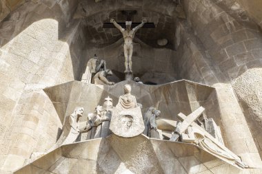 Barcelona, İspanya - 30 Kasım 2023: Sagrada Familia ya da Kutsal Aile Kilisesi 'nin Tutku Cephesi, Katalan mimar Antoni Gaudi tarafından Barcelona, İspanya' da tasarlanan büyük Roma Katolik Kilisesi