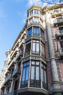 Barselona, Katalonya, İspanya 'da Modernist tarzı bir binanın cephesi