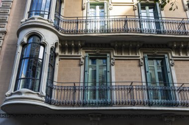 Barselona, Katalonya, İspanya 'da Modernist tarzı bir binanın cephesi
