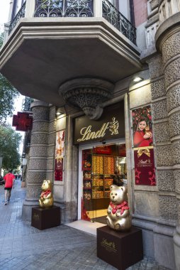 Barcelona, Spain - November 30, 2023: Display of a Lindt confectionery in Rambla de Catalunya, a shopping street of Barcelona, Catalonia, Spain 