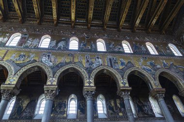 Monreale Katedrali 'nin içi veya eski Monreale, Palermo, Sicilya, İtalya' daki Santa Maria Nuova Katedrali.