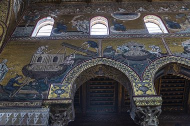 Monreale Katedrali 'nin içi veya eski Monreale, Palermo, Sicilya, İtalya' daki Santa Maria Nuova Katedrali.