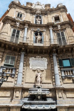 Quattro Canti (İtalyanca: 