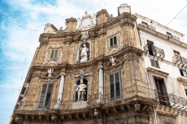 Quattro Canti (İtalyanca: 