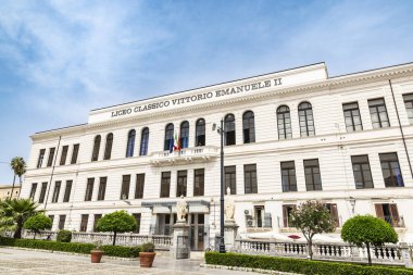 Palermo, İtalya - 13 Mayıs 2023: Palermo, Sicilya, İtalya 'nın merkezinde Liceo Classico Vittorio Emanuele II cephesi