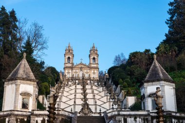 Bom Jesus do Monte, Braga, Portekiz Sığınağı 'nın cephesi ve merdivenleri