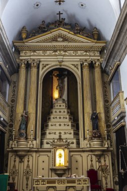 Santa Catarina Şapeli, Ruhlar Şapeli veya Capela das Almas, eski Portekiz 'in Oporto veya Porto kentindeki mavi azulejo fayanslarıyla süslenmiş.