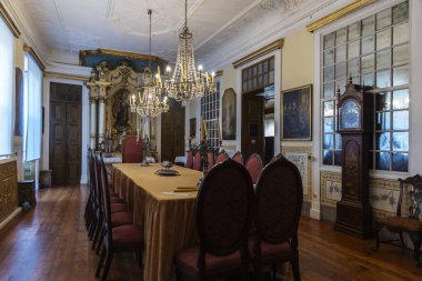 Oporto 'daki Carmo Kilisesi' nin veya Portekiz 'deki Porto, Portekiz' deki papaz evinin yemek odası.