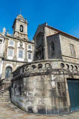 Portekiz 'in eski Oporto veya Porto kentindeki Sao Francisco Kilisesi veya Aziz Francis cephesi