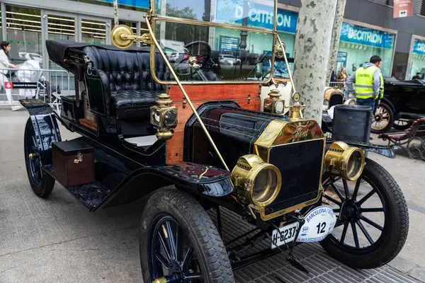 stock image Barcelona, Spain - April 6, 2024: Old retro car from the 1920s of the brand Ford T parked on a street in Barcelona, Catalonia, Spain