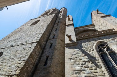 Carcassonne, Occitanie, Fransa 'daki Saint Vincent Kilisesi cephesi