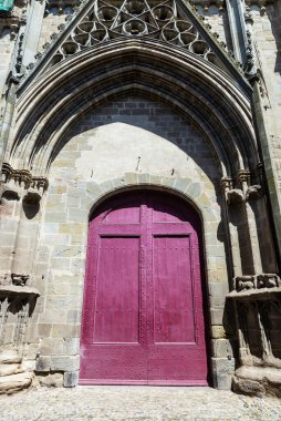 Carcassonne, Occitanie, Fransa 'daki Saint Vincent Kilisesi cephesi