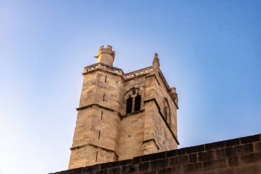 Narbonne Katedrali, Saint-Just-et-Saint-Pasteur veya Aziz Justus ve Pastor, Narbona, Occitanie, Fransa 'ya ithaf edilmiştir.