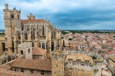 Narbonne Katedrali, Saint-Just-et-Saint-Pasteur veya Aziz Justus ve Pastor, Narbona, Occitanie, Fransa 'ya ithaf edilmiştir.