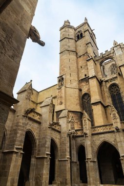 Saint-Just-et-Saint-Pasteur ya da Aziz Justus ve Pastor, Narbona, Occitanie, Fransa 'ya adanmış Narbonne Katedrali Manastırı.