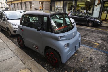 Torino, İtalya - 24 Kasım 2024: Citroen Ami, iki koltuklu küçük elektrikli araba Torin veya Torino, Piedmont, İtalya