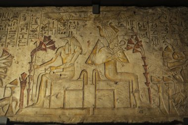 Torino, İtalya - 24 Kasım 2024: Egizio Müzesi 'ndeki Mısır hiyeroglifleri veya Torino, Piedmont, İtalya