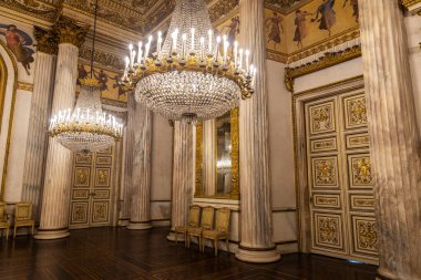 Torino, İtalya - 26 Kasım 2024: Torino, Piedmont, İtalya 'daki Palazzo Reale Sarayı veya Kraliyet Sarayı