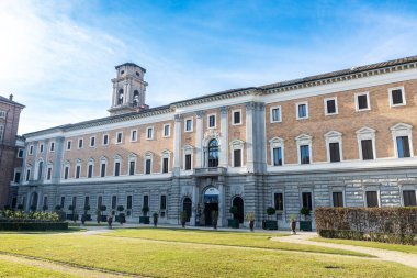 Torino, İtalya - 26 Kasım 2024: Torino, Piedmont, İtalya 'daki Palazzo Reale veya Kraliyet Sarayı' nın arka cephesi