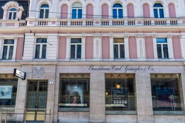 Salzburg, Avusturya - 2 Nisan 2025: Bankhaus Spangler 'in eski Salzburg, Avusturya' daki banka ofisi